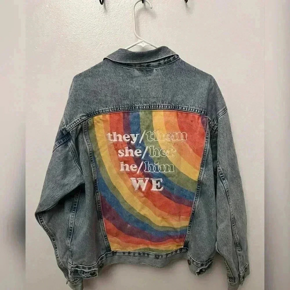 LEVI'S® PRIDE LIBERATION
TRUCKER JEAN JACKET - Picture 3 of 8